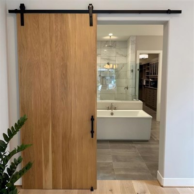 Bo'sh omborxona eshigi